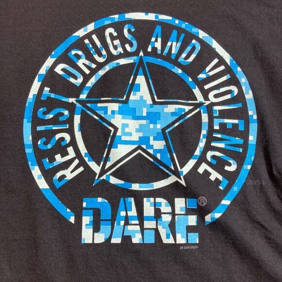 Dare Resist Drugs Violence Blue Camo Graphic‎ Shirt Sz XL Black Cotton Retro - Picture 2 of 8